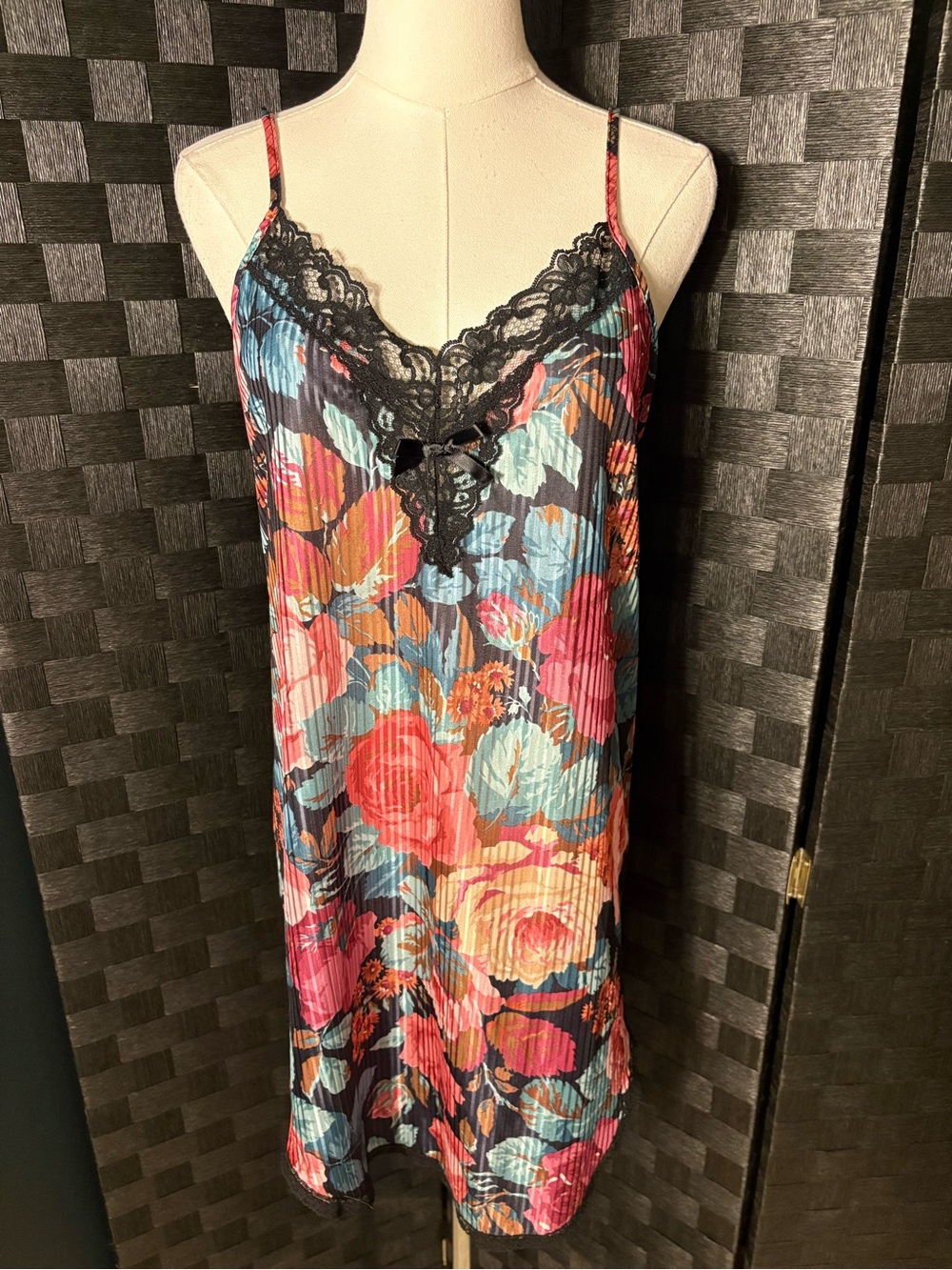 VTG 80s Claudia Phillips Floral Plisse Pleated Slip Dress Nightgown Black Lace